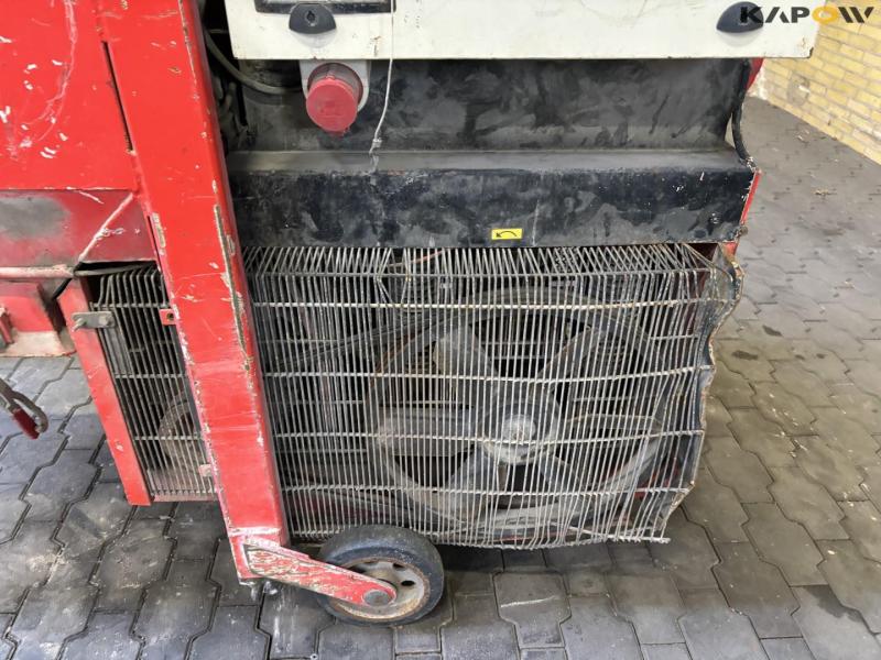 Industrial vacuum cleaner 16