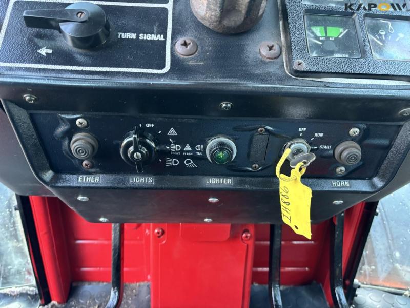 International Harvester 886 tractor 45