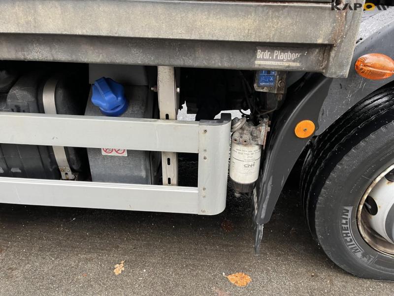 Iveco 120-250 Euro Cargo truck with Ferrari F540 crane 14