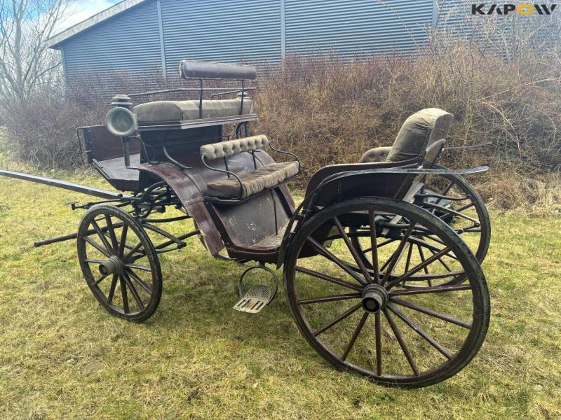 J.H. Hildebrandt horse-drawn carriage 5