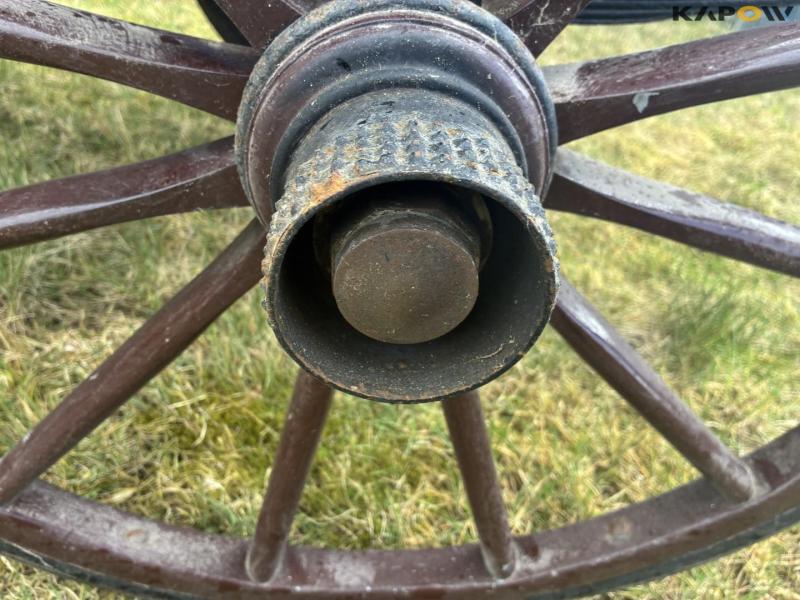 J.H. Hildebrandt horse-drawn carriage 26