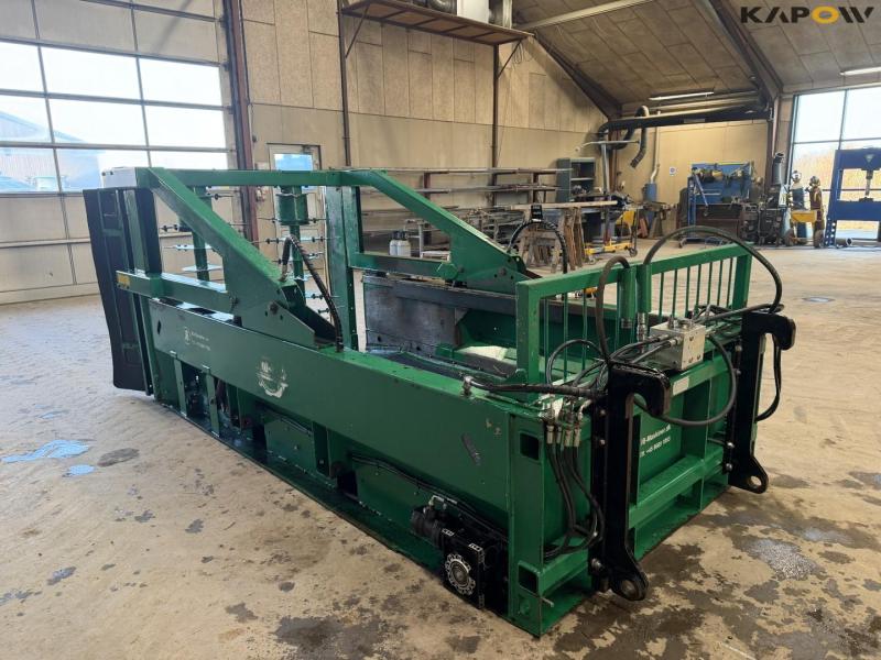 JB-Maskiner spread-a-bale maxi streamer with Volvo hitch 3