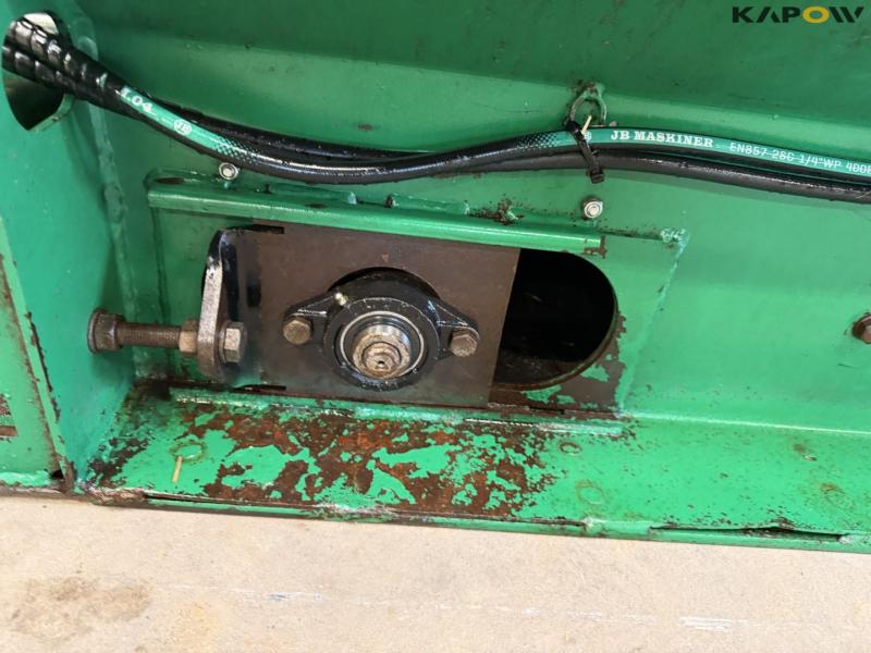 JB-Maskiner spread-a-bale maxi streamer with Volvo hitch 15