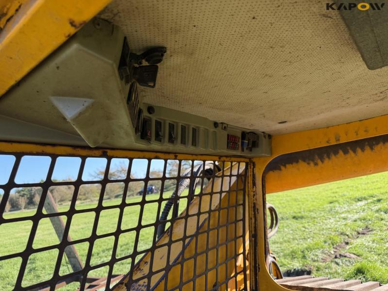 JCB 165 skid steer 22