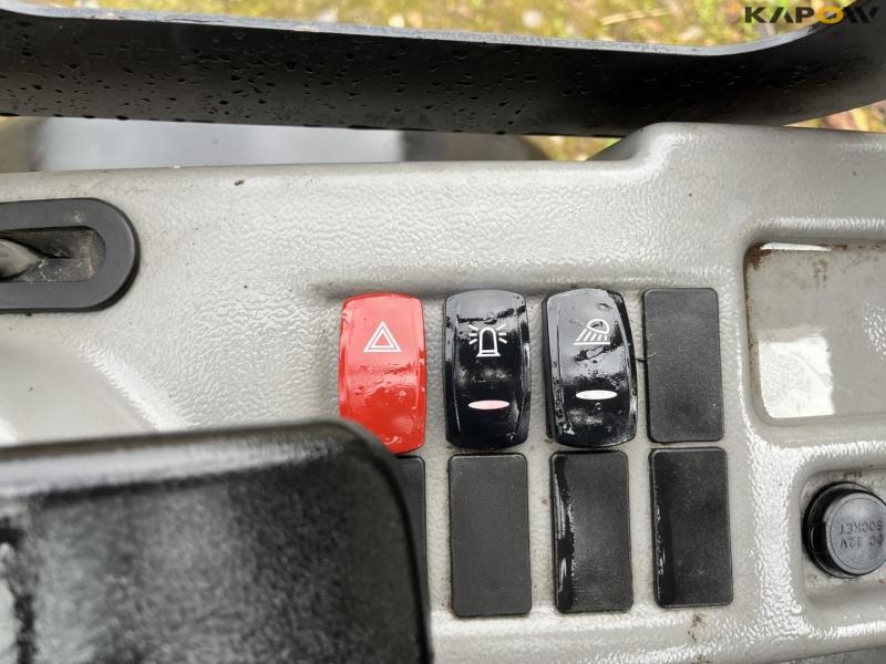 JCB 403 skid steer loader 31