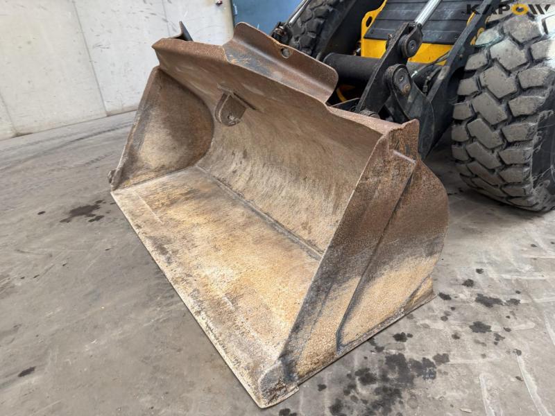 JCB 426 loader 9