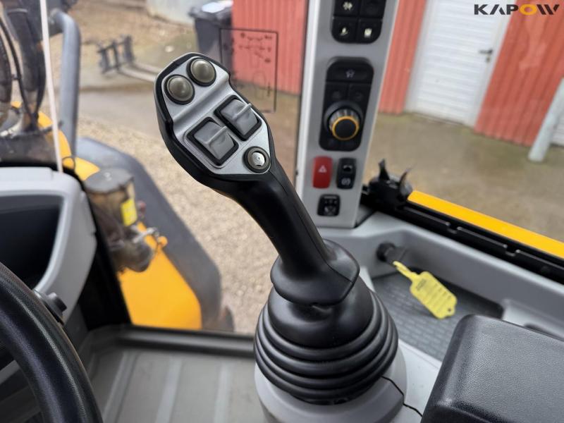 JCB 427 Agri wheel loader 36