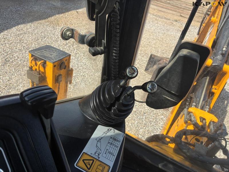 JCB 4CX backhoe loader 90