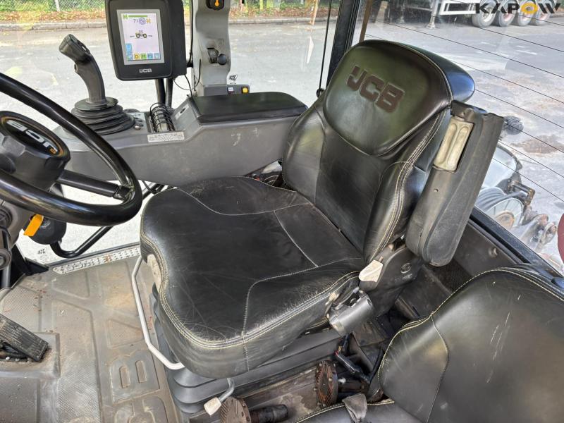 JCB FASTRAC 4220 tractor 61