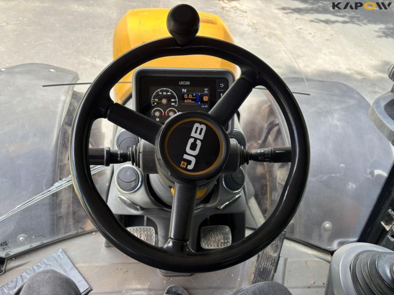 JCB FASTRAC 4220 tractor 63
