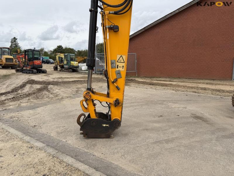 JCB JS220LC excavator 10