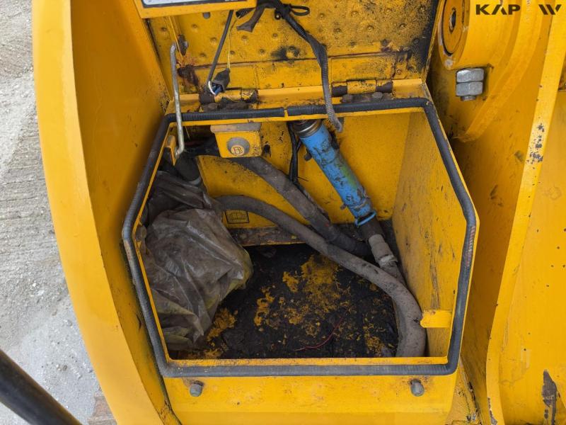 JCB JS220LC excavator 19