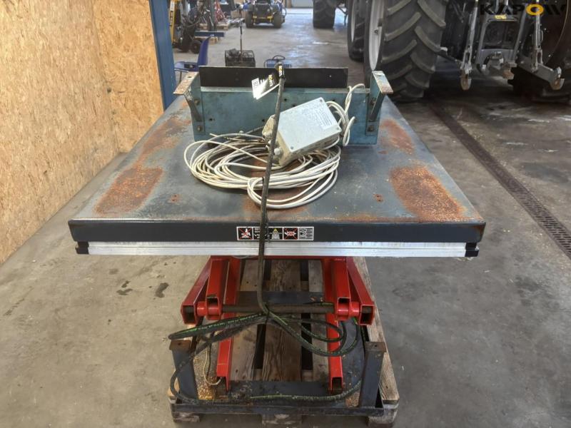 Jema L-DVS-T1 height-adjustable table 4