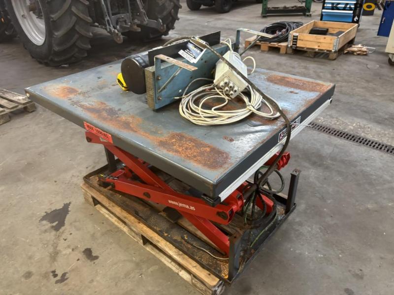 Jema L-DVS-T1 height-adjustable table 5