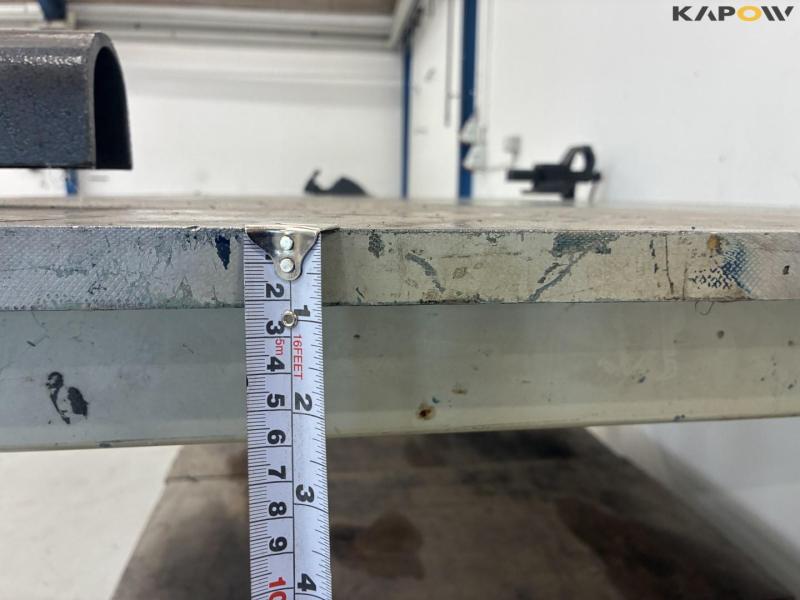 Iron table with two vices 8