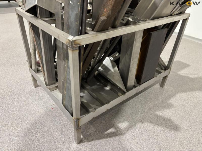 Iron holder with contents 8