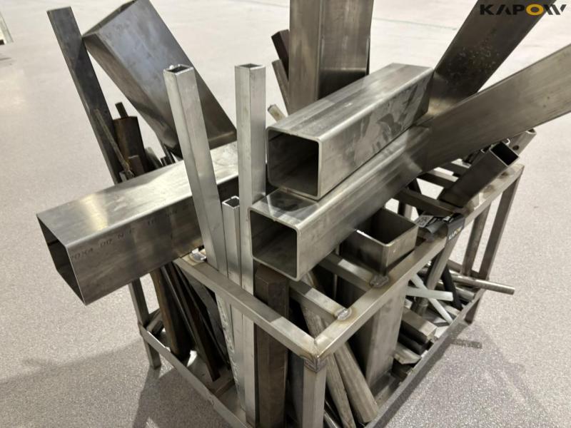 Iron holder with contents 15