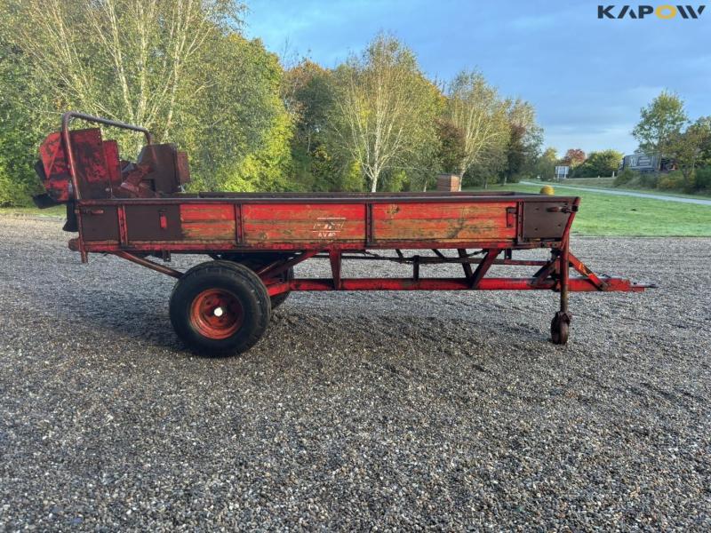 JF dump trailer with manure spreader 4