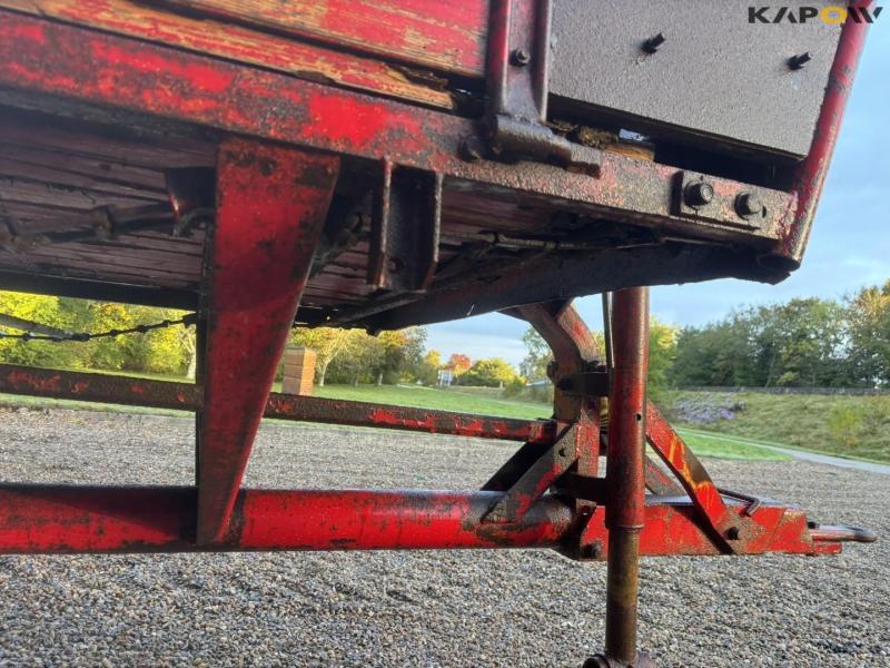 JF dump trailer with manure spreader 20