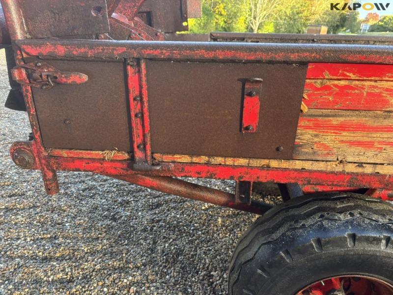 JF dump trailer with manure spreader 25