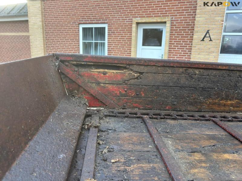 JF dump trailer with manure spreader 48