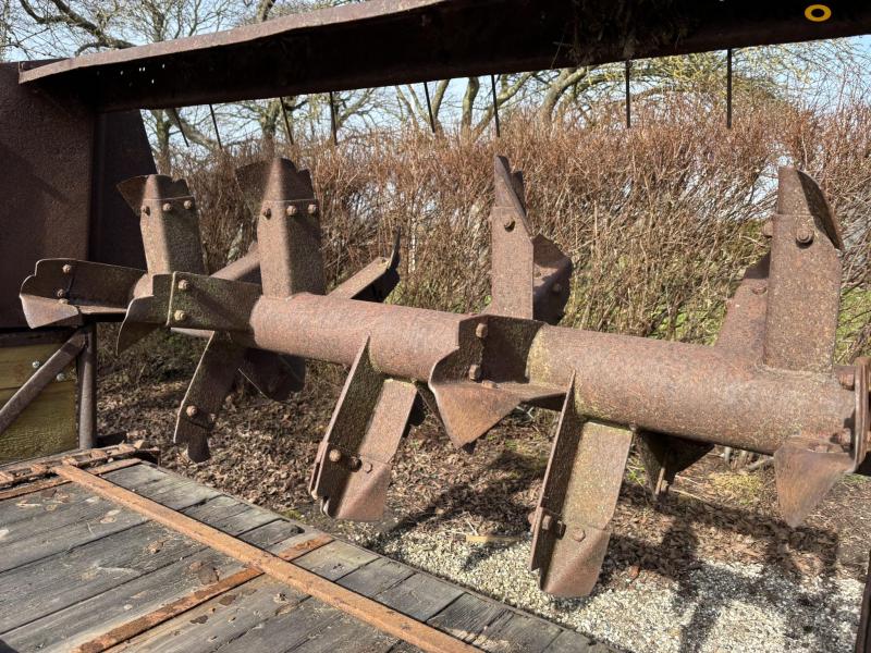 JF AV40 with manure spreader 34