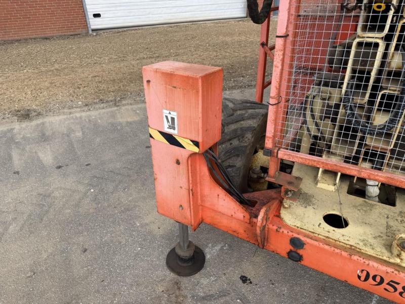 JLG 500 RTS scissor lift 4x4x4 14