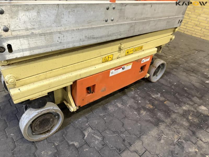 JLG scissor lift 9