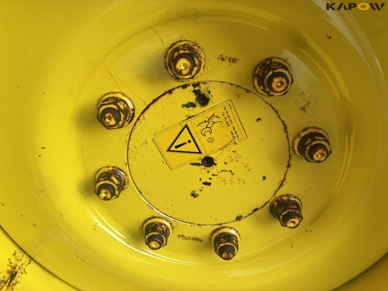 John Deere 2254 combine harvester 38