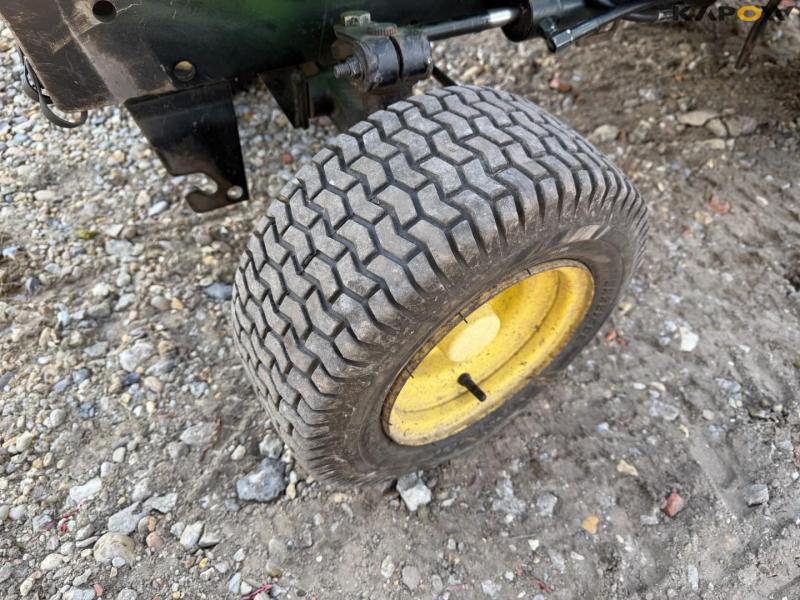 John Deere 318 lawn tractor with mower deck 28
