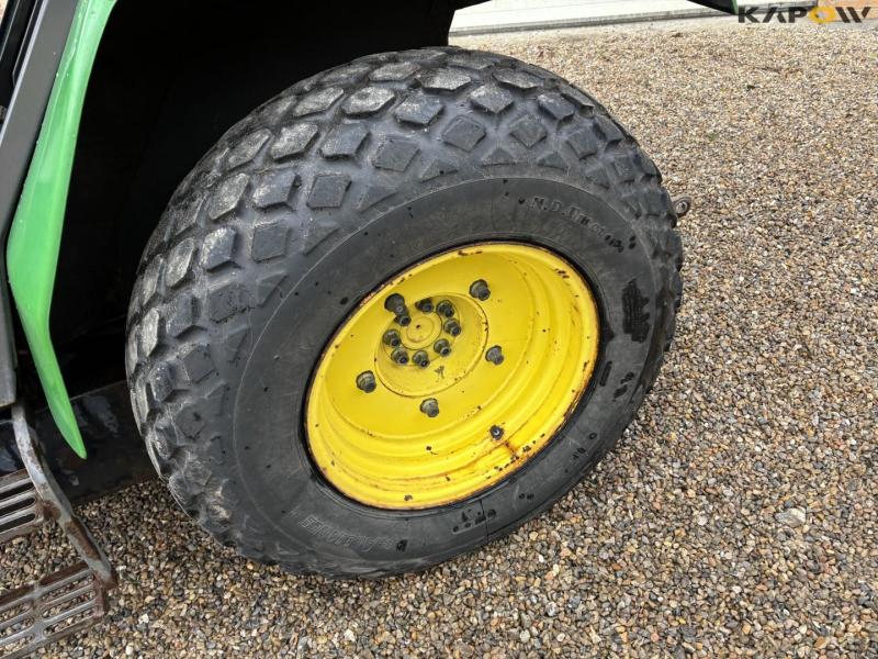 John Deere 3200 tractor with broom 70