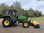John Deere 3200 tractor with broom 4