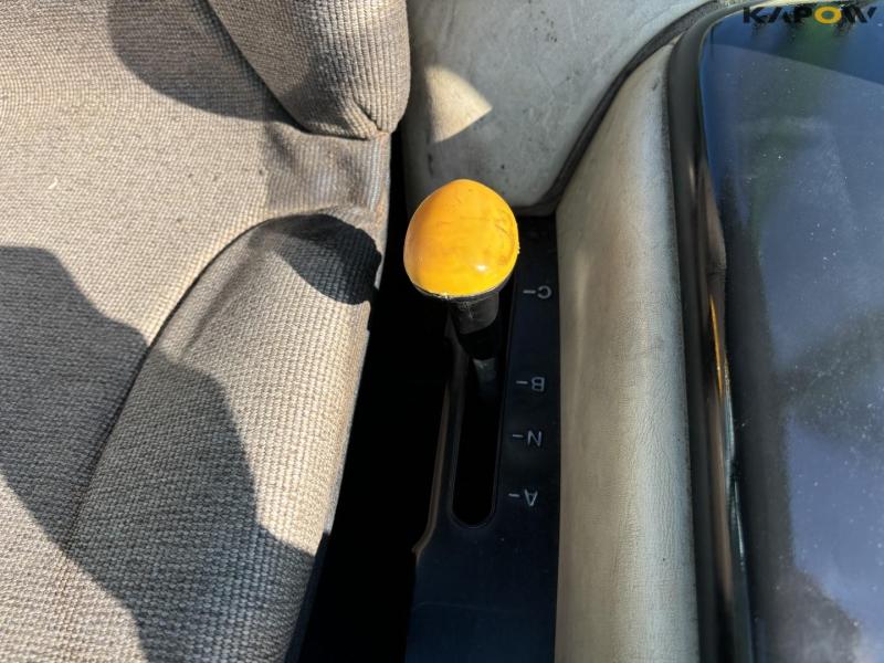 John Deere 3520 compact tractor 33