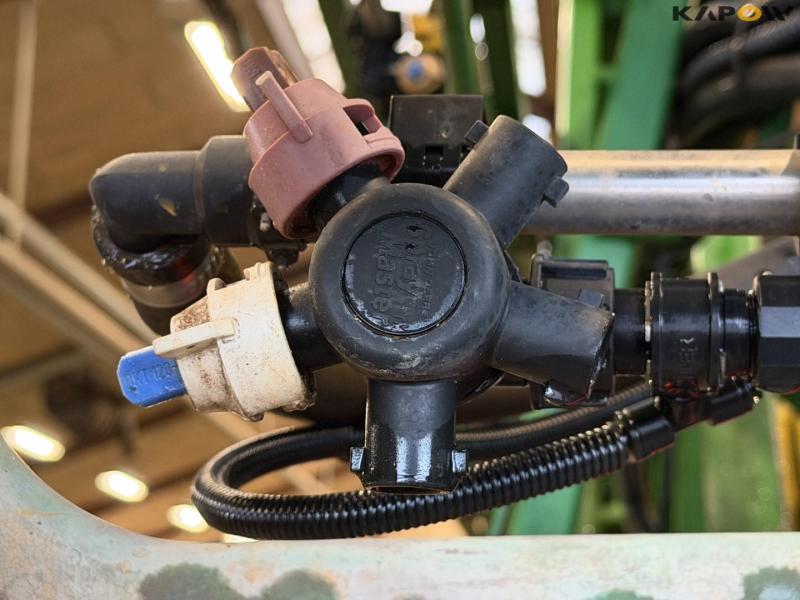 John Deere 5430i self-propelled sprayer 16