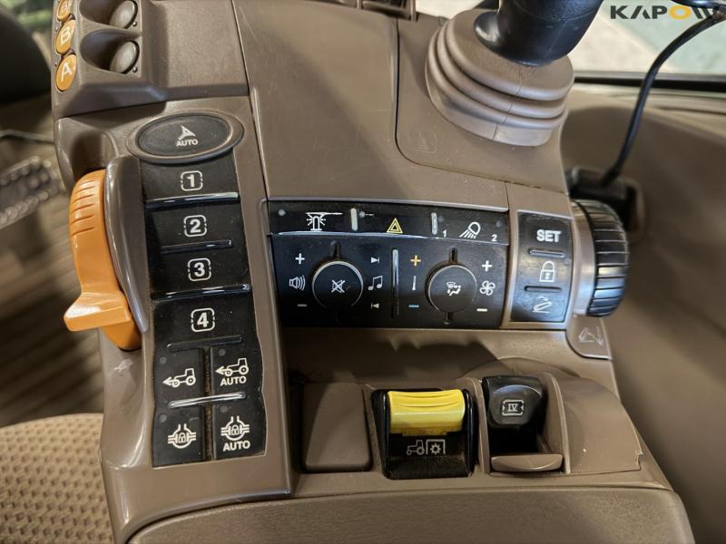 John Deere 6155R tractor 41