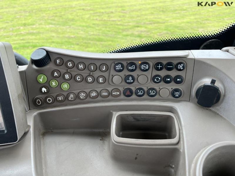 John Deere 6210R tractor 40