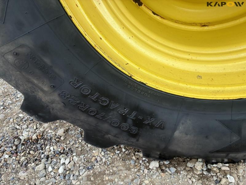 John Deere 6215M tractor 11