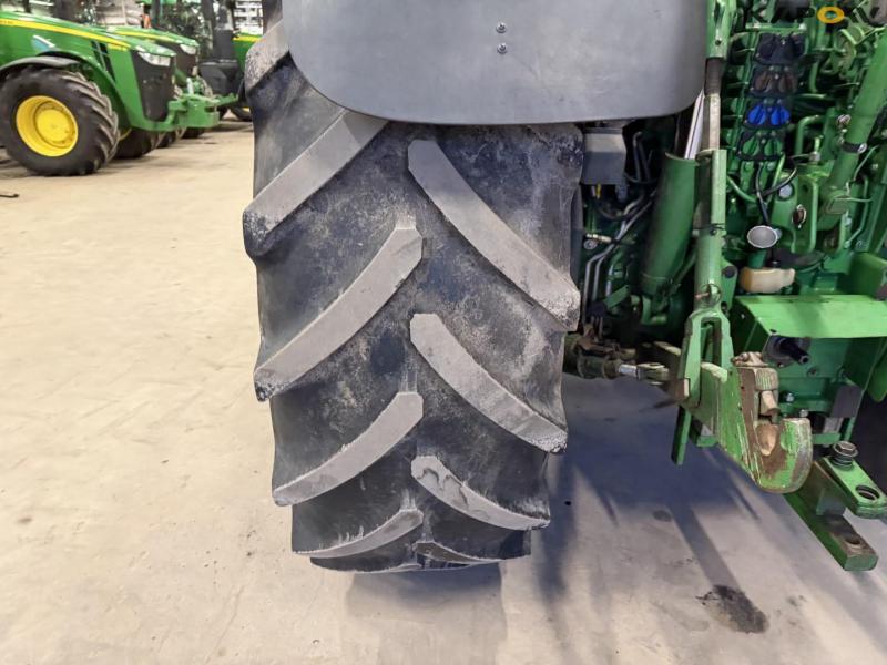 John Deere 6215R tractor 68