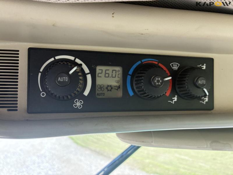 John Deere 6930 Premium auto power tractor 49