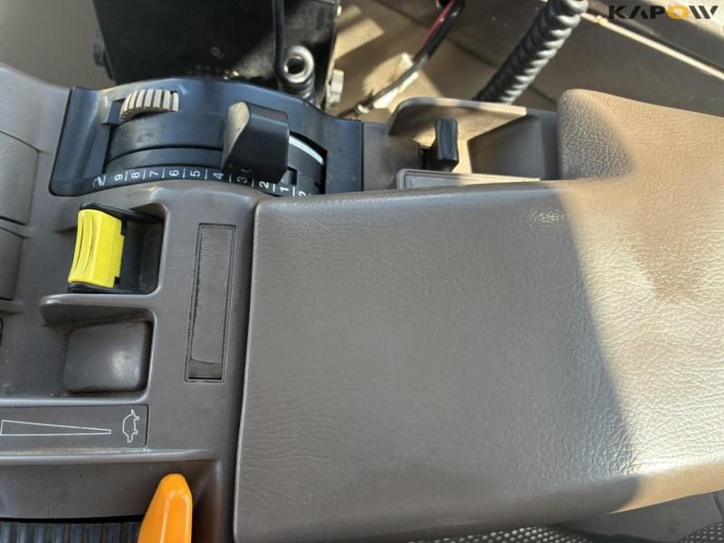 John Deere 6930 Premium auto power tractor 61