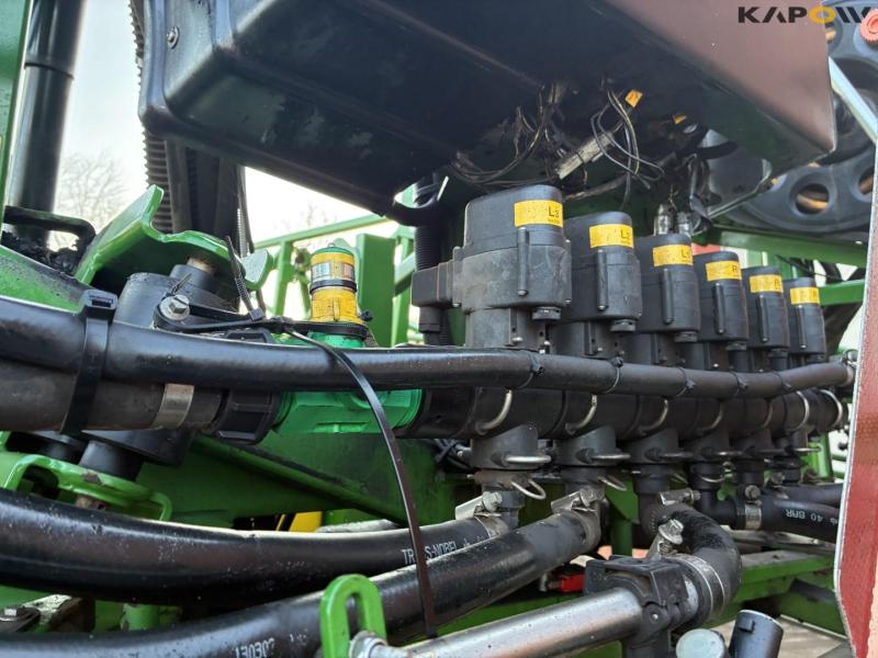 John Deere 732 field sprayer 40