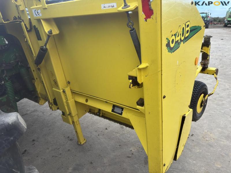 John Deere 7700 forage harvester with corn header and pickup 20