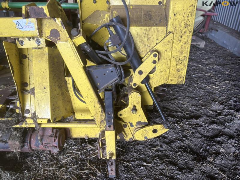 John Deere 7700 forage harvester with corn header and pickup 91