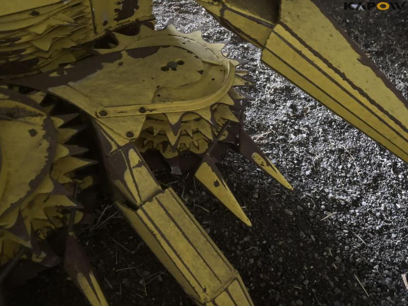 John Deere 7700 forage harvester with corn header and pickup 101