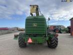 John Deere 7700 forage harvester with corn header and pickup 6