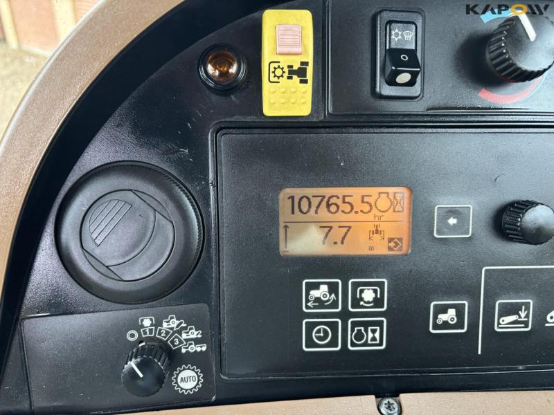 John Deere 7920 tractor 61