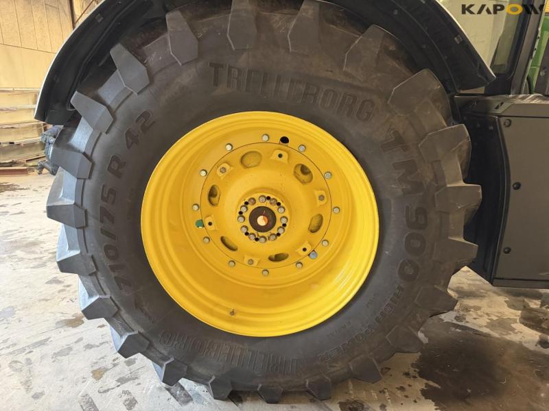 John Deere 8295R tractor 81