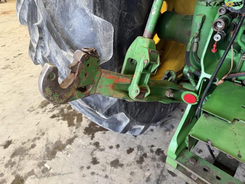 John Deere 8335R tractor 33