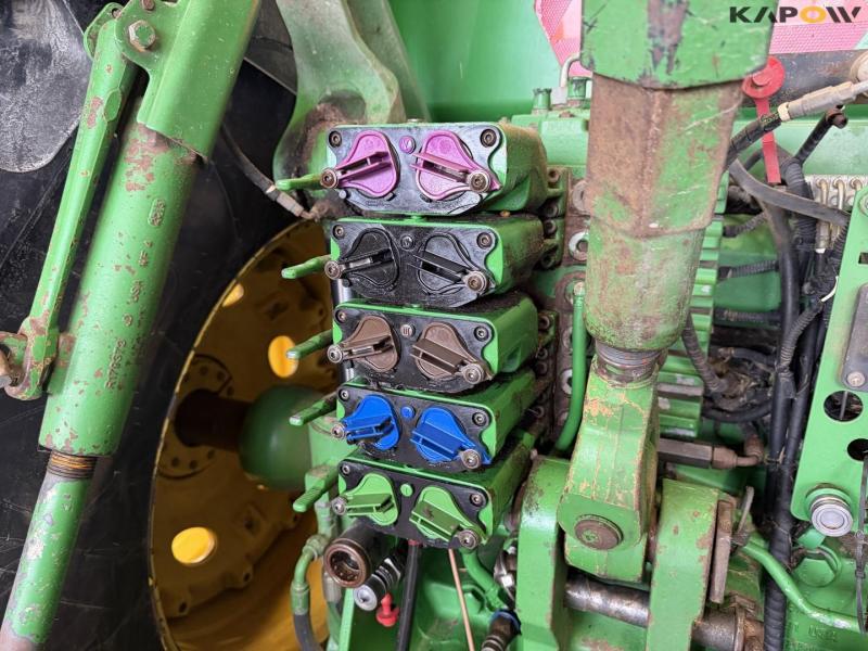 John Deere 8335R tractor 38