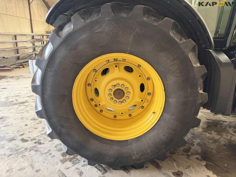 John Deere 8335R tractor 73